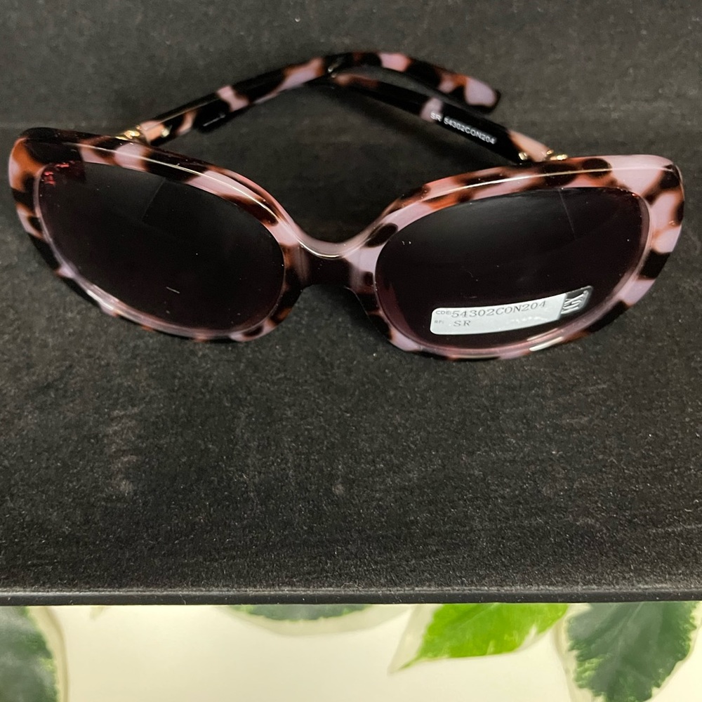 FGX International Women’s Oversized Sunglasses